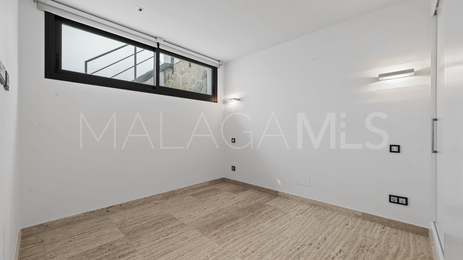 Villa for sale in Benalmadena