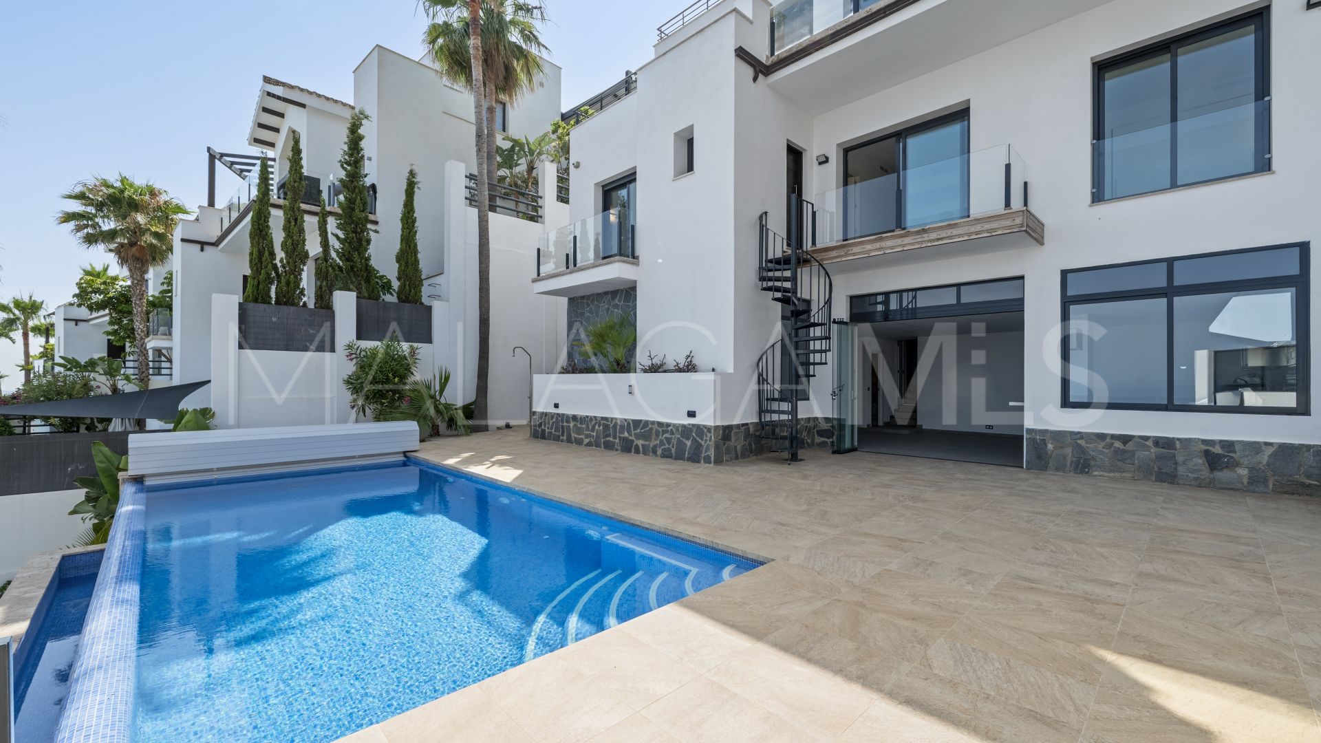 Villa for sale in Benalmadena