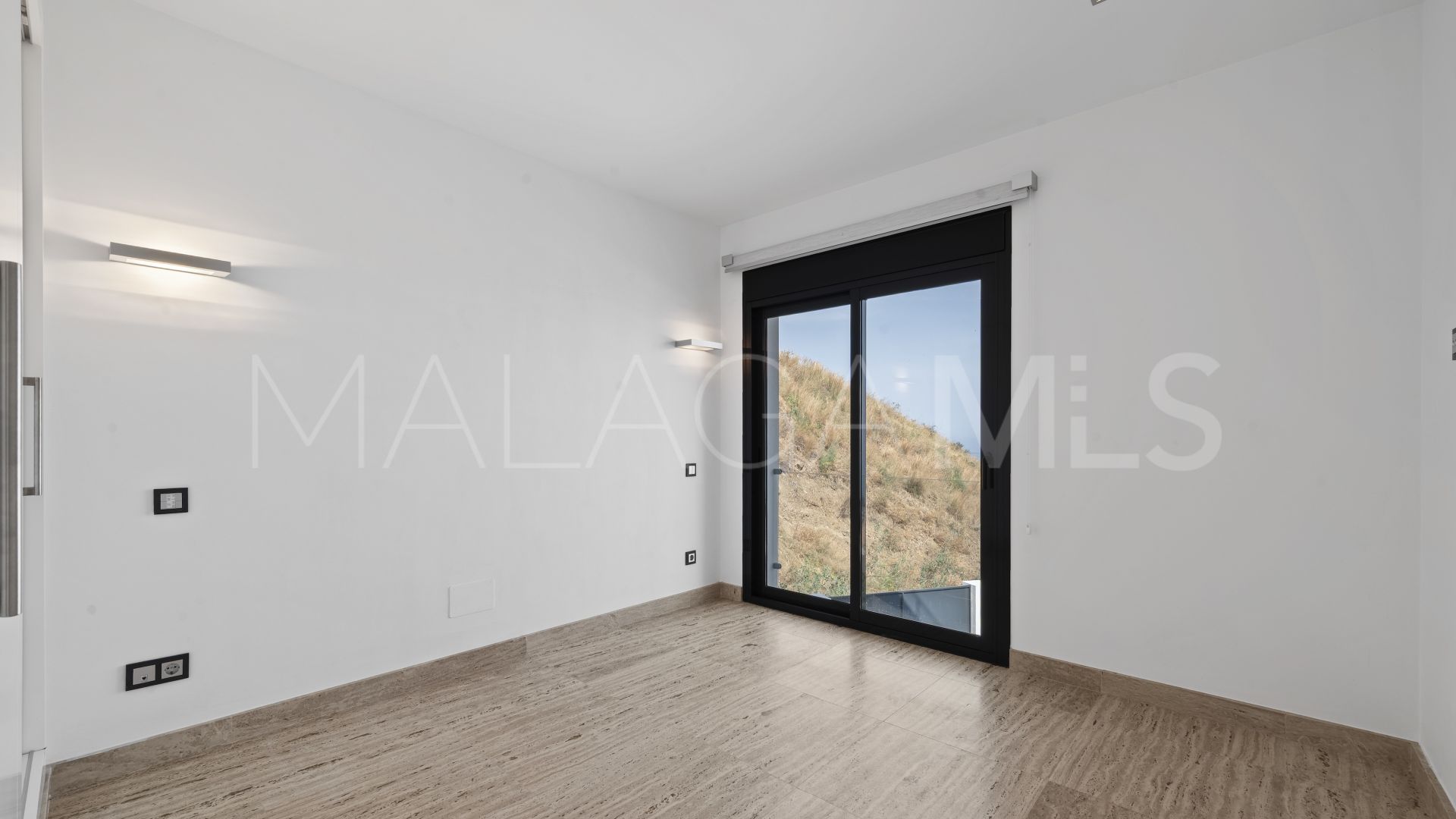 Villa for sale in Benalmadena