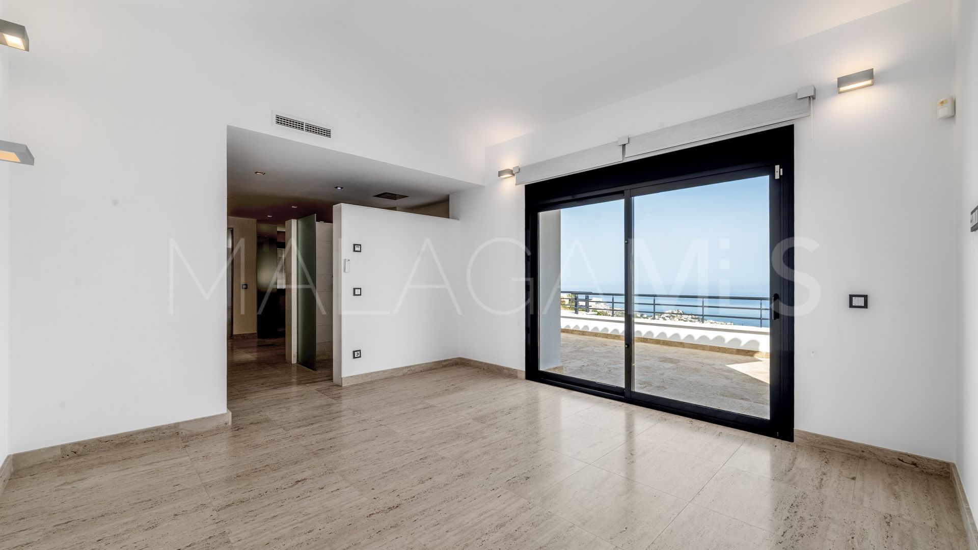 Villa for sale in Benalmadena