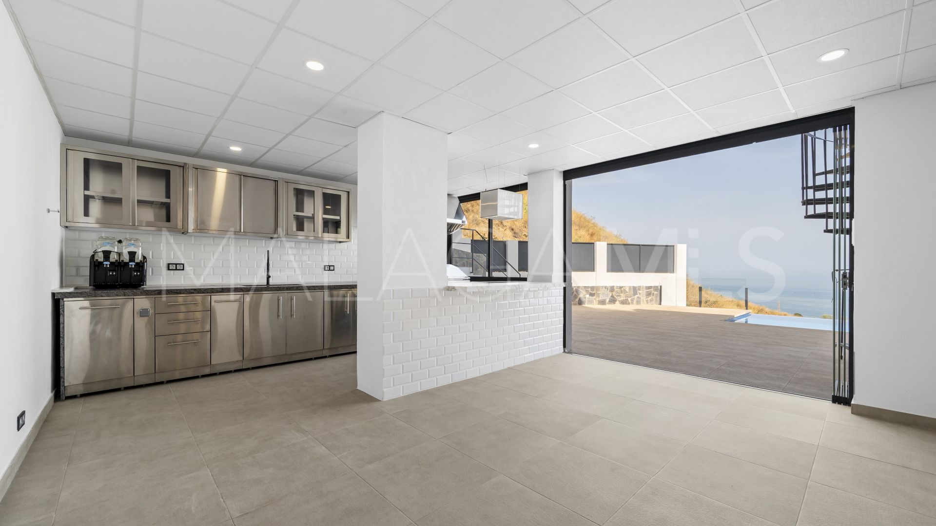 Villa for sale in Benalmadena