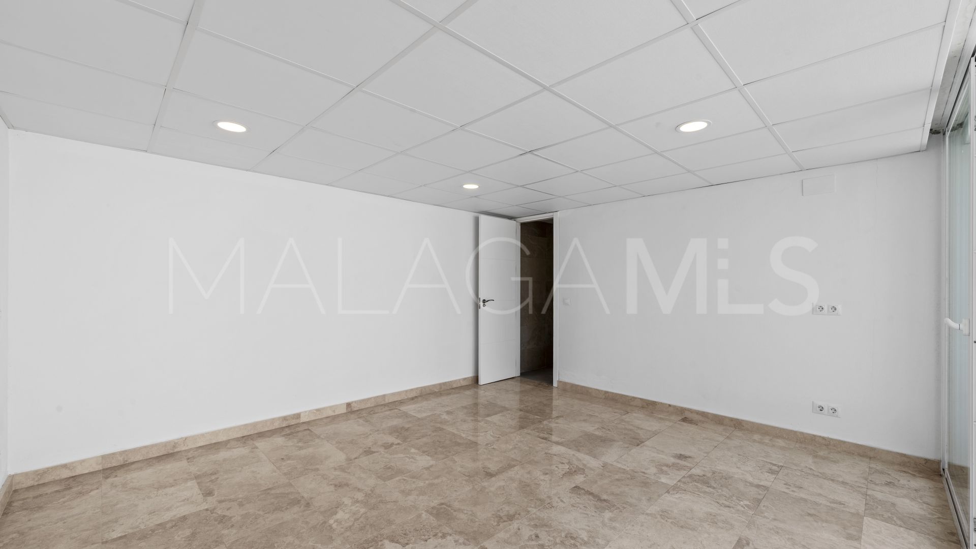 Villa for sale in Benalmadena