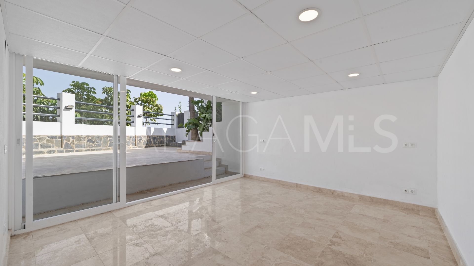 Villa for sale in Benalmadena