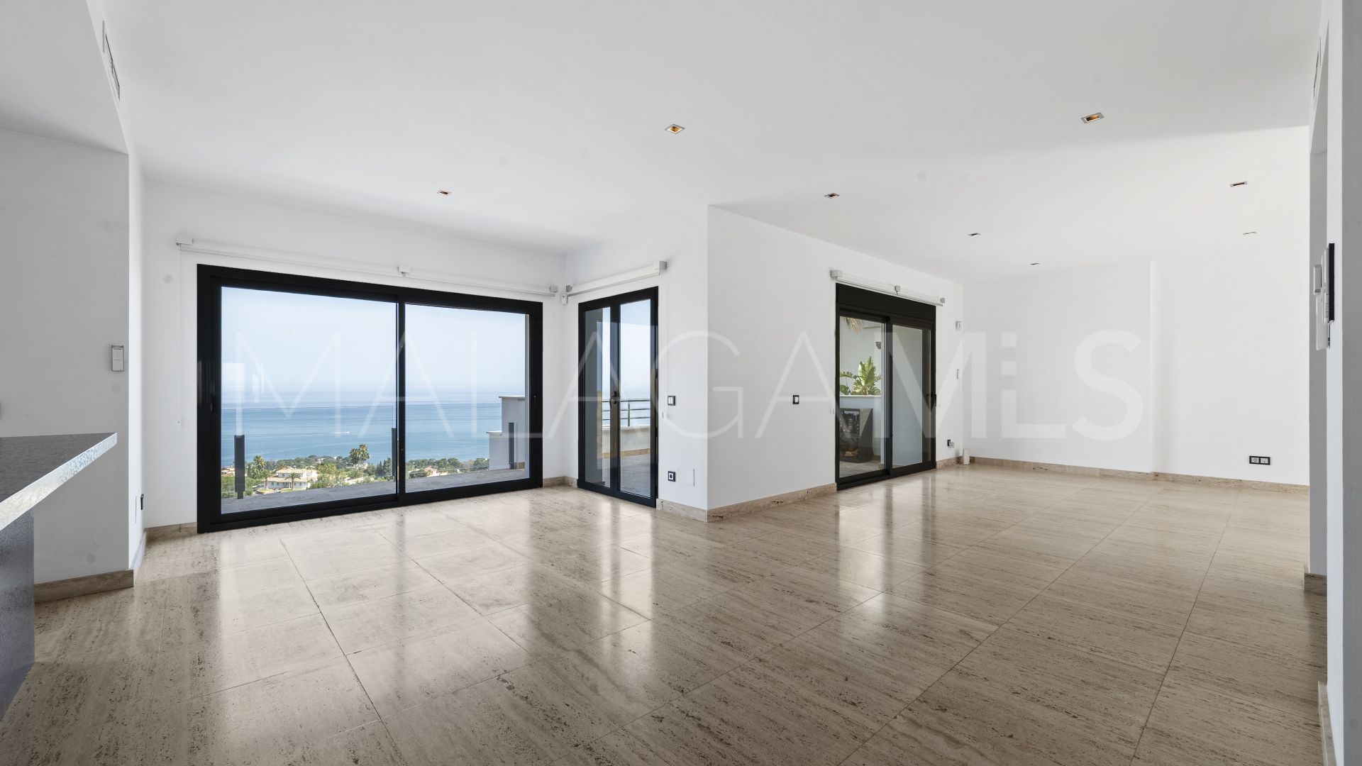 Villa for sale in Benalmadena