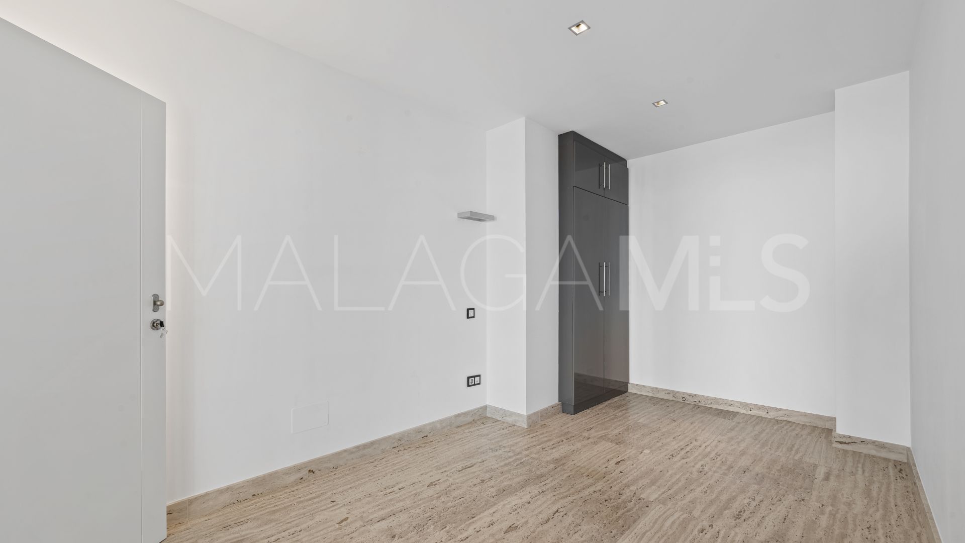 Villa for sale in Benalmadena