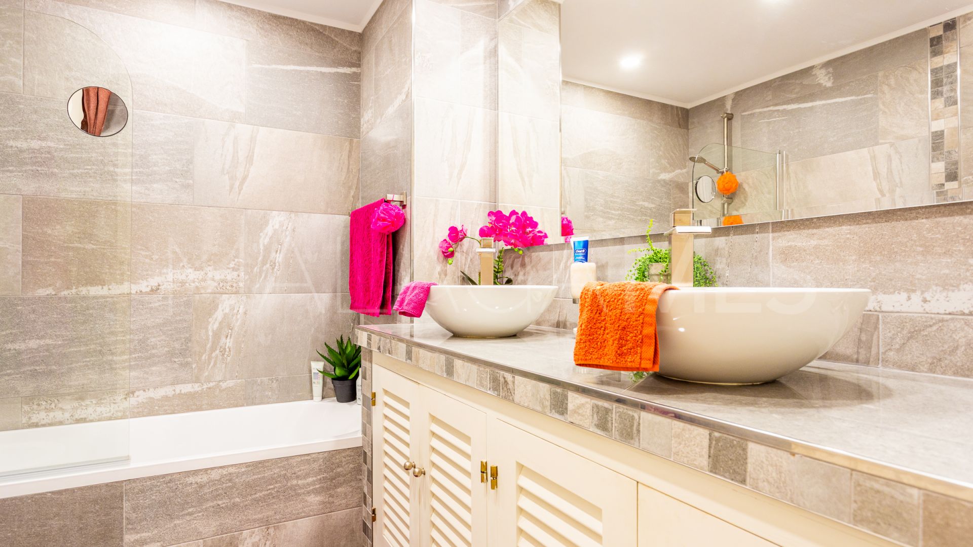 Calahonda 2 bedrooms apartment for sale