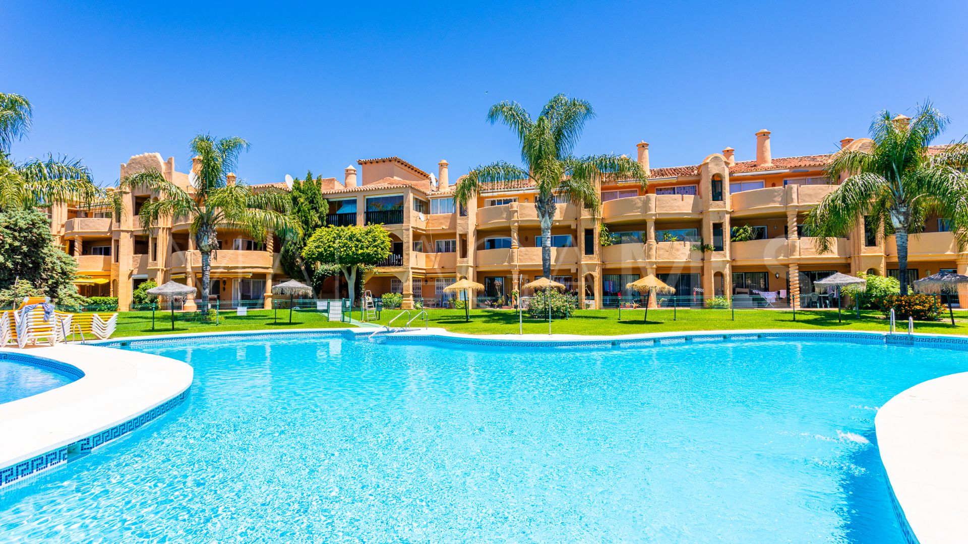 Calahonda 2 bedrooms apartment for sale
