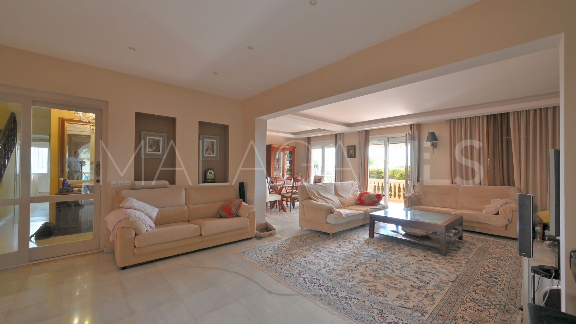 Buy villa with 5 bedrooms in Calahonda
