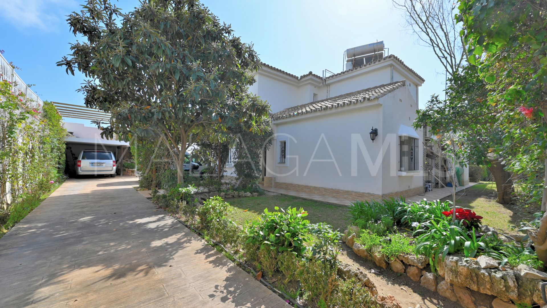Buy villa with 5 bedrooms in Calahonda