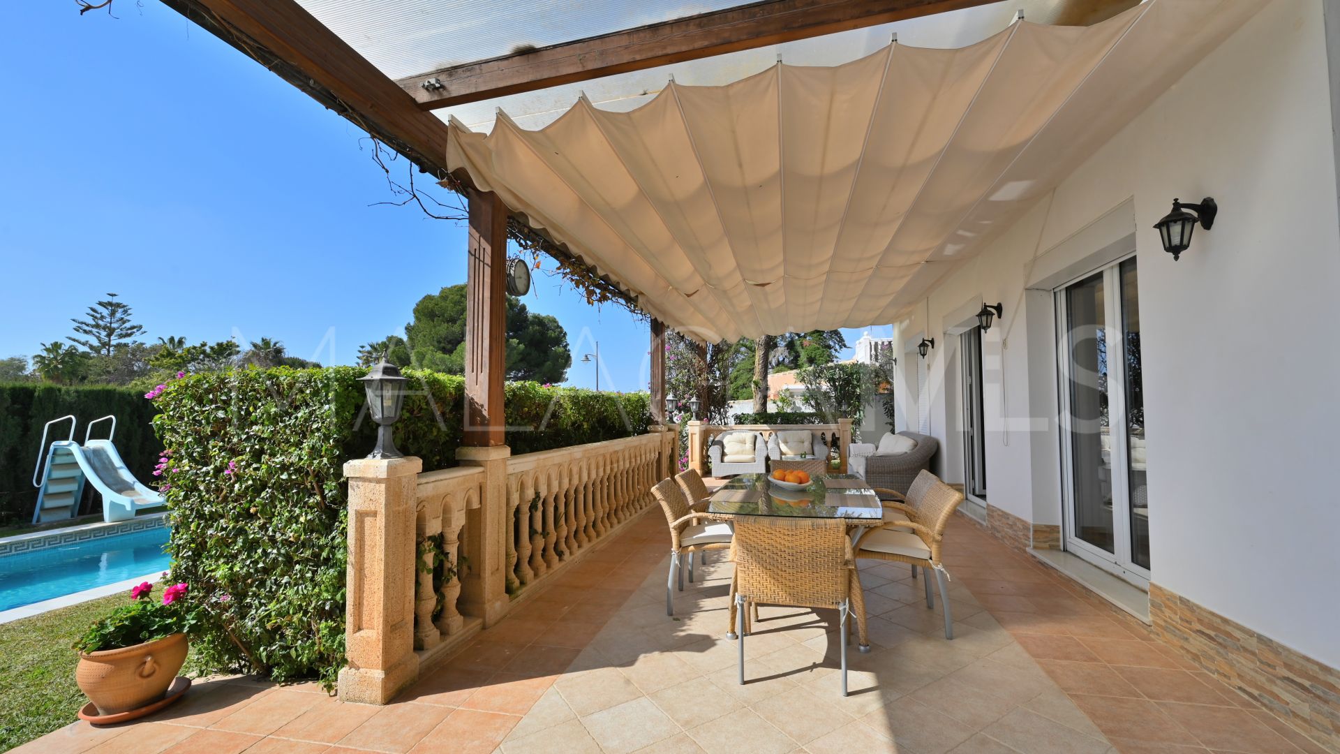Buy villa with 5 bedrooms in Calahonda