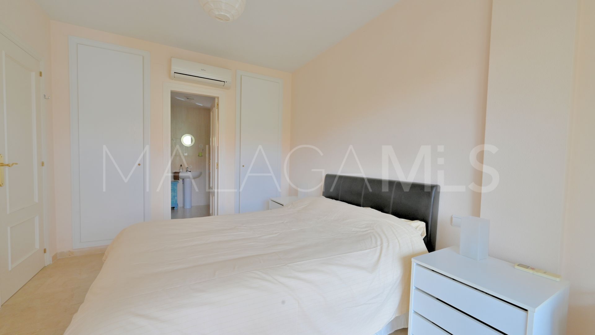 Se vende apartamento in Calahonda with 2 bedrooms