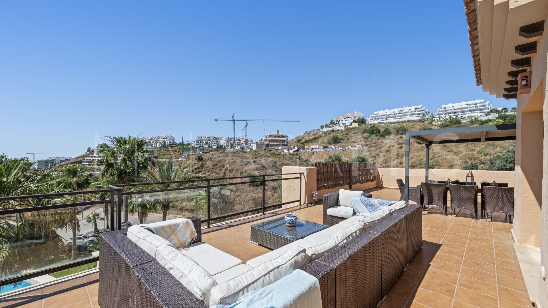 Takvåning for sale in Calanova Golf