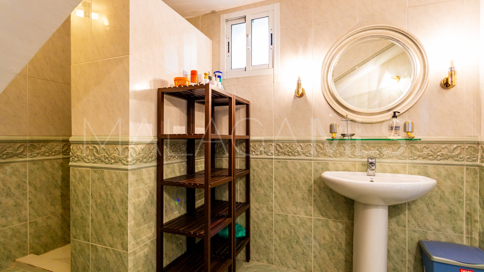 Villa a la venta in Calahonda with 4 bedrooms