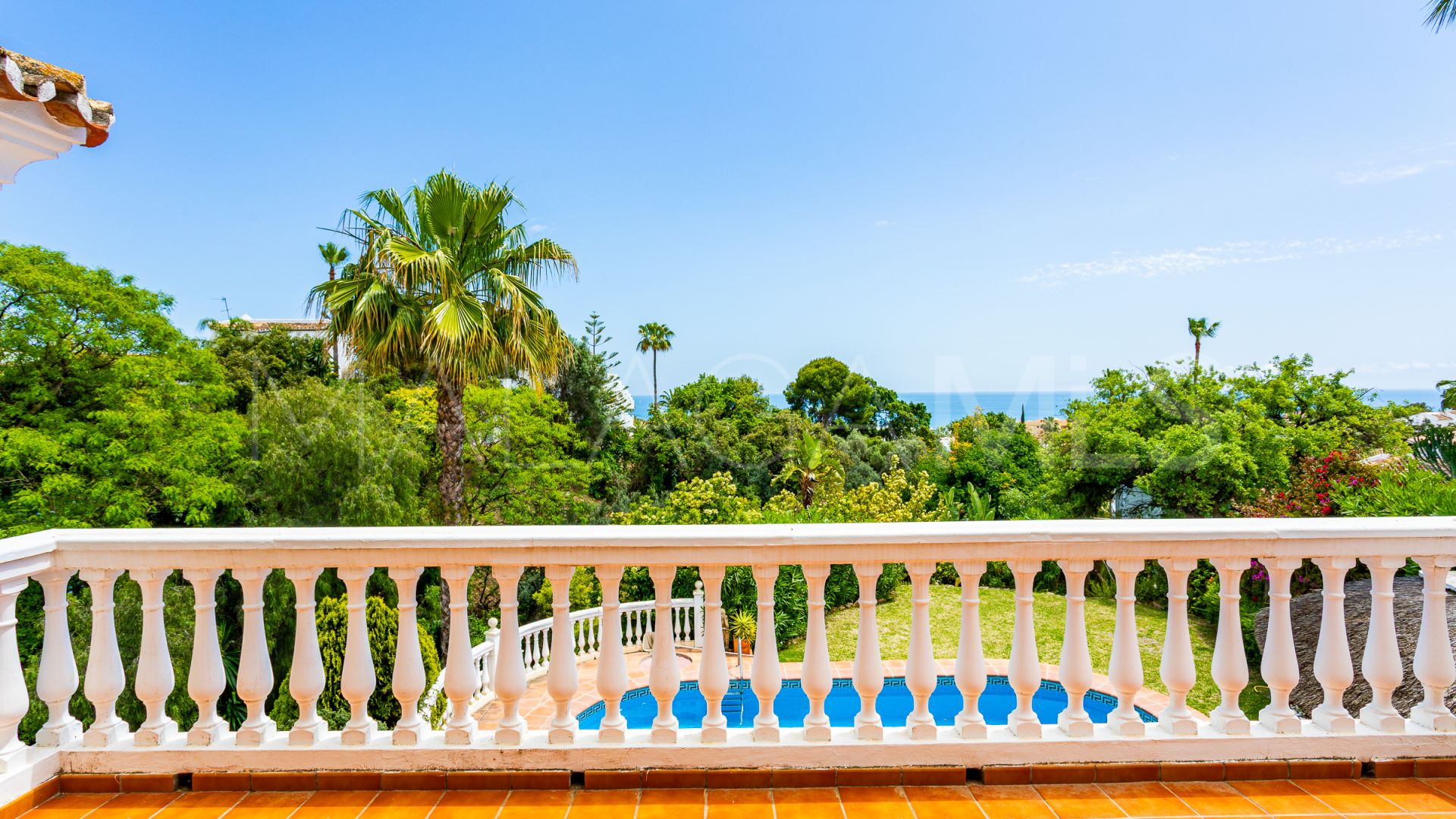 Villa a la venta in Calahonda with 4 bedrooms