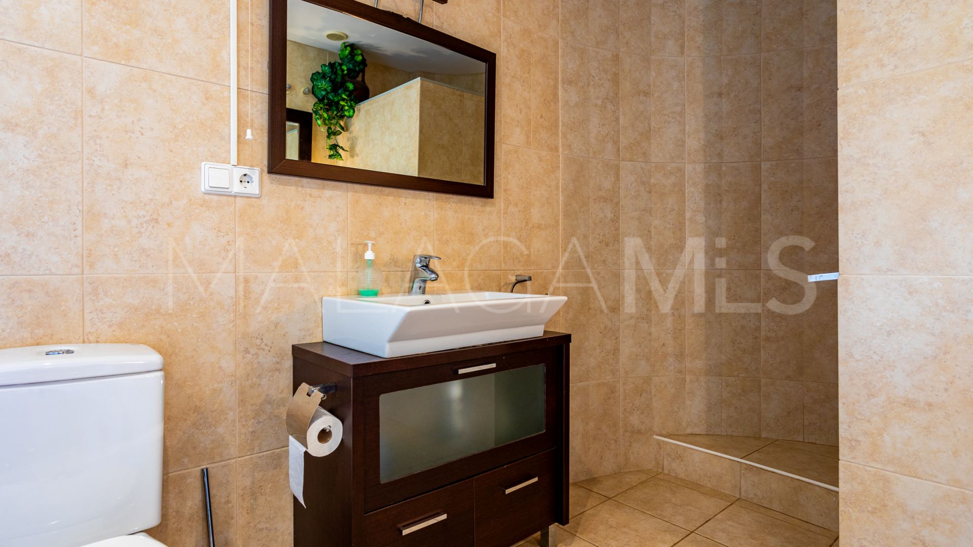Villa a la venta in Calahonda with 4 bedrooms