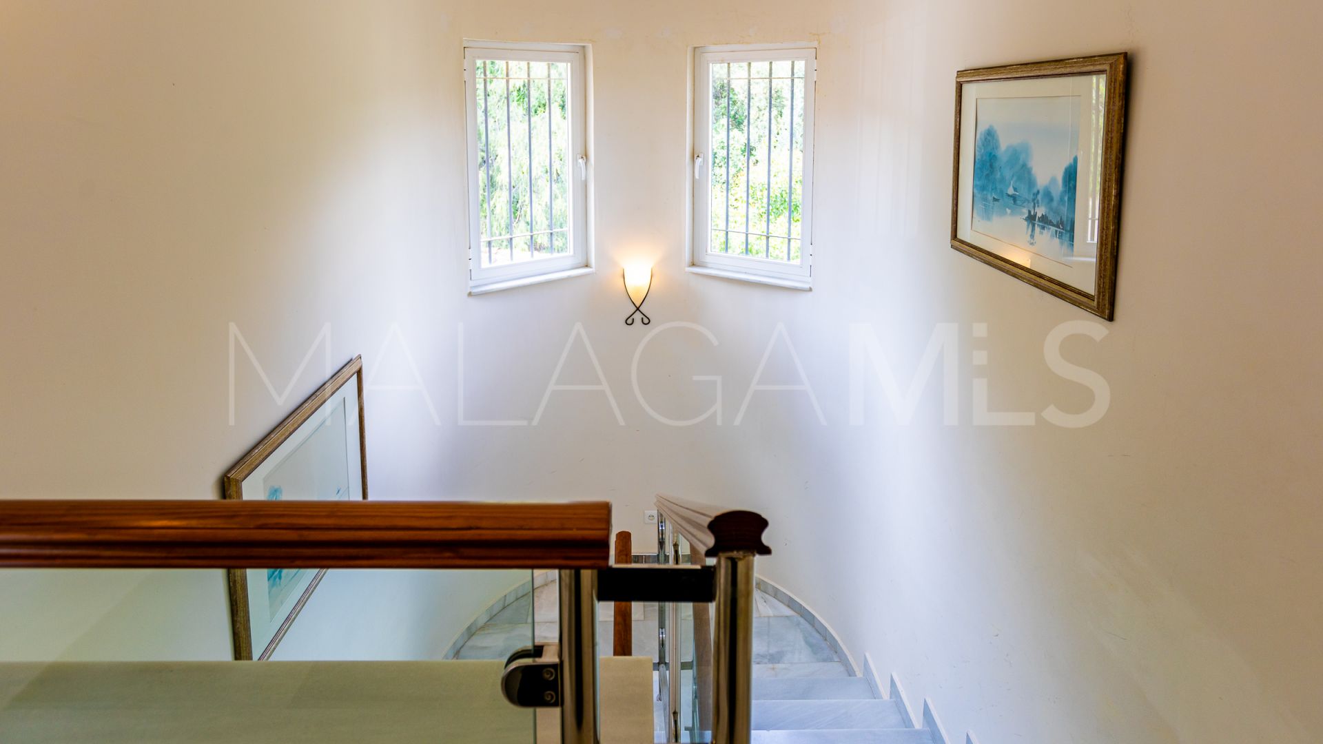 Villa a la venta in Calahonda with 4 bedrooms