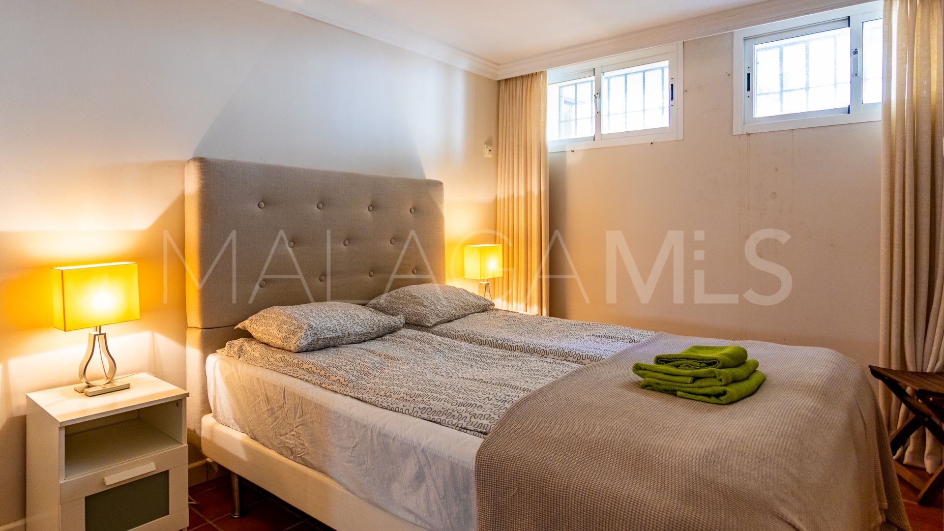 Villa a la venta in Calahonda with 4 bedrooms