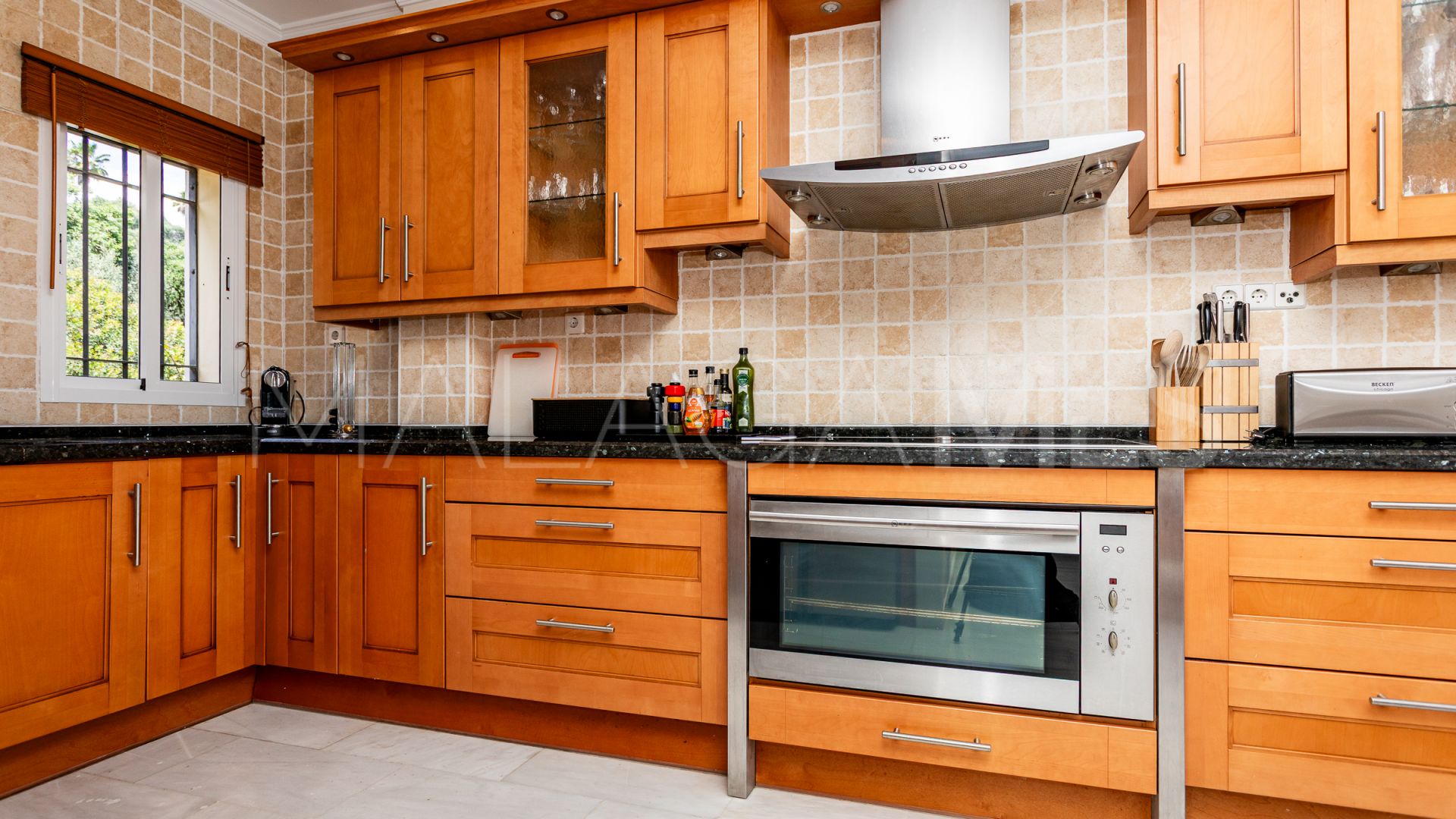 Villa a la venta in Calahonda with 4 bedrooms