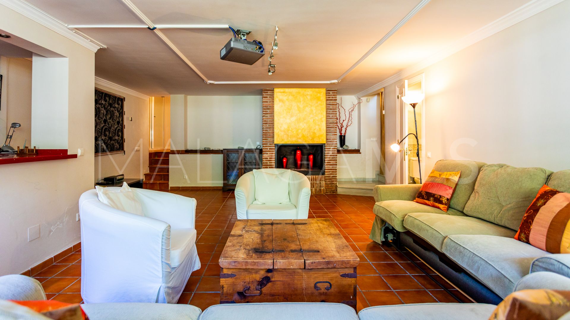 Villa a la venta in Calahonda with 4 bedrooms