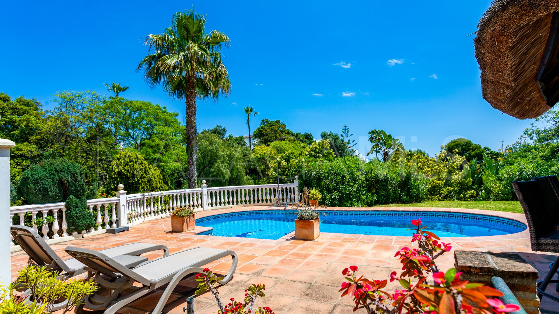 Villa a la venta in Calahonda with 4 bedrooms