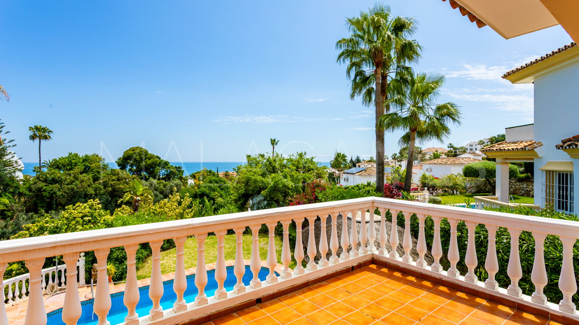 Villa a la venta in Calahonda with 4 bedrooms