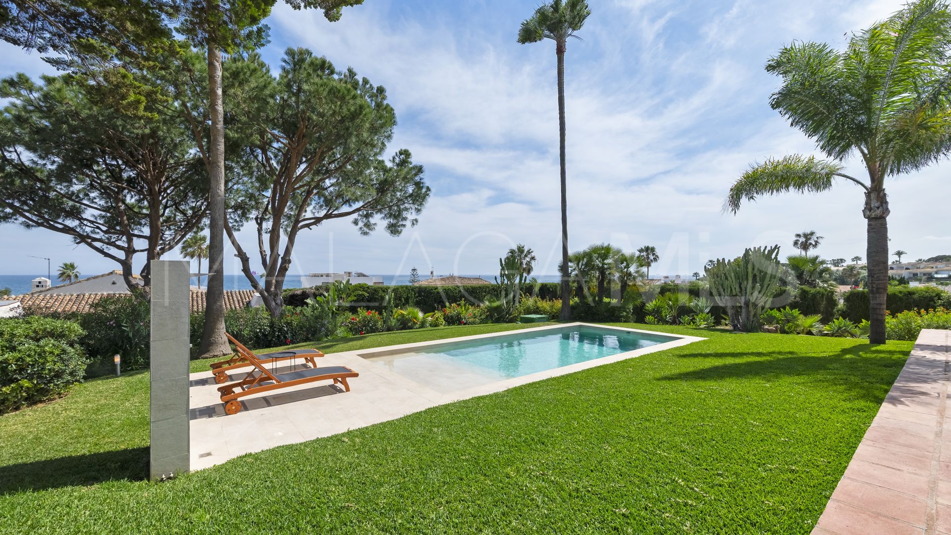 Villa for sale in El Chaparral