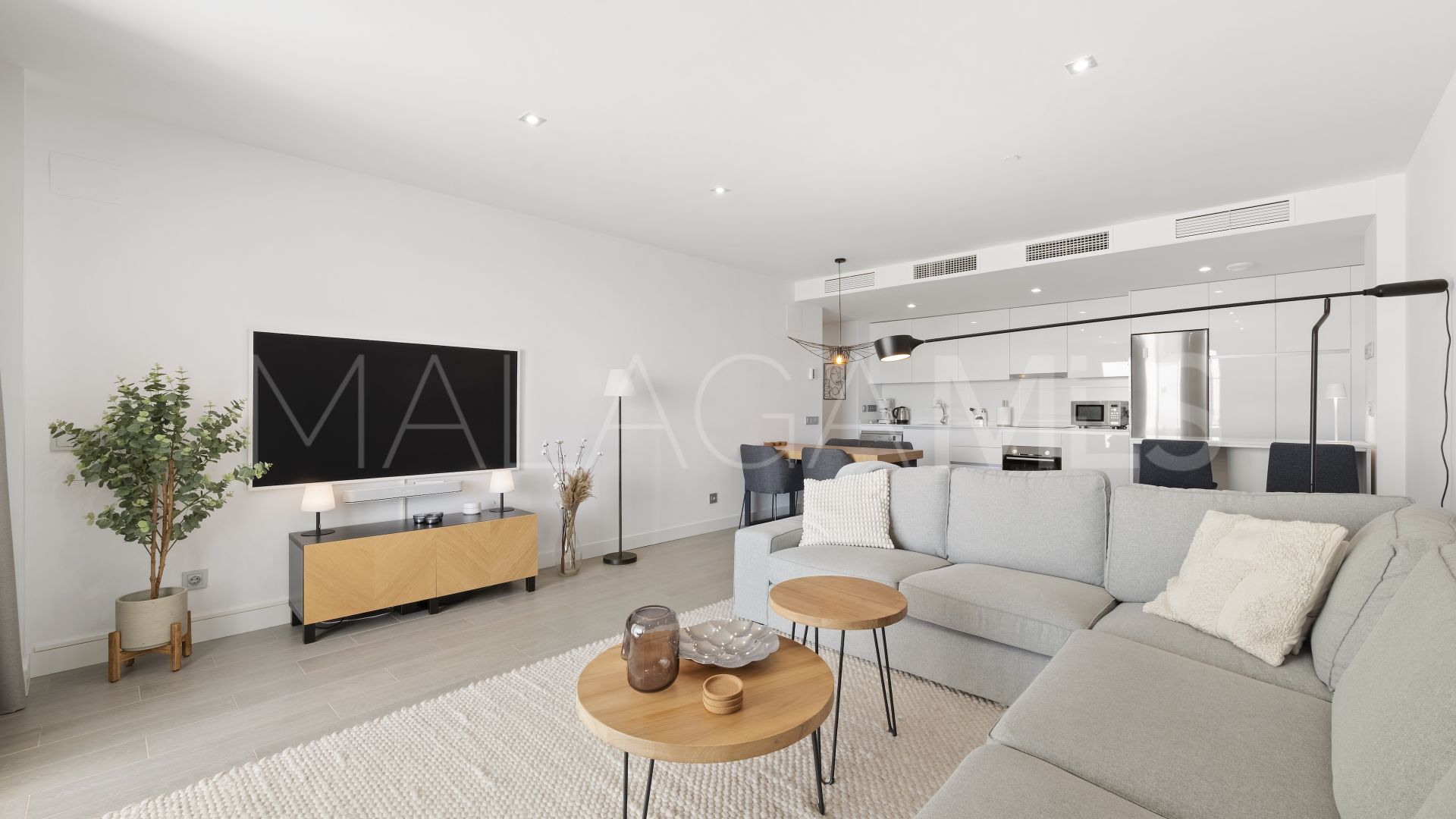 Ground floor apartment for sale in Benalmadena Pueblo with 2 bedrooms