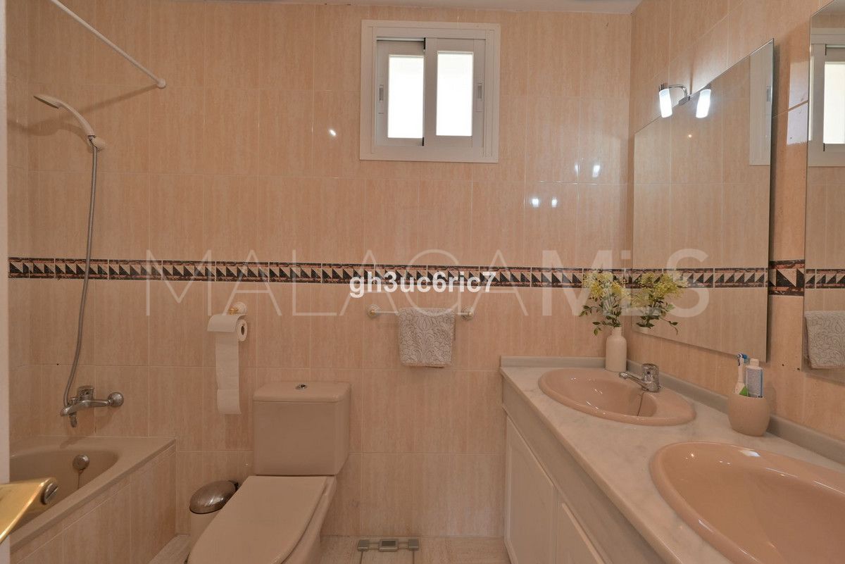 Penthouse for sale in Calahonda