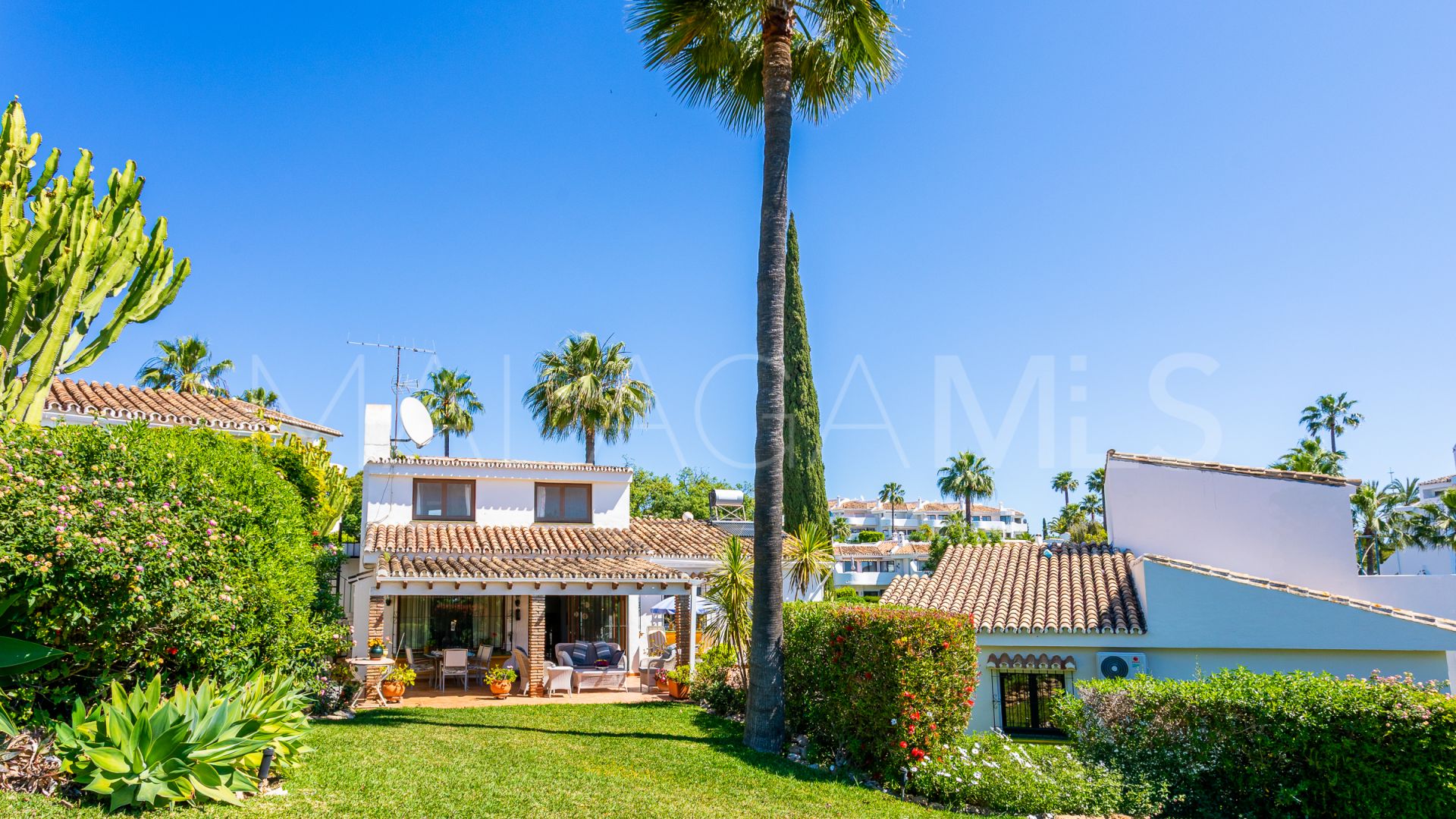 Villa for sale in Calahonda