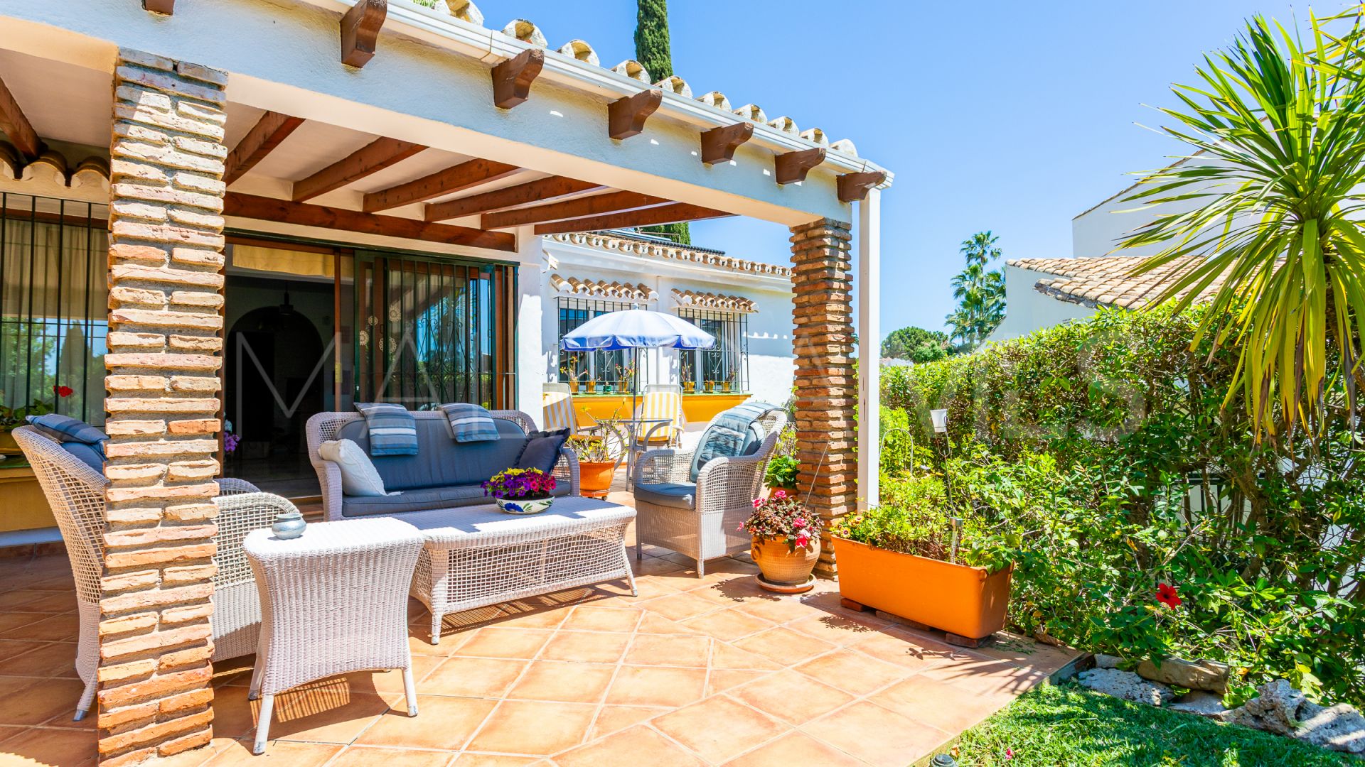 Villa for sale in Calahonda