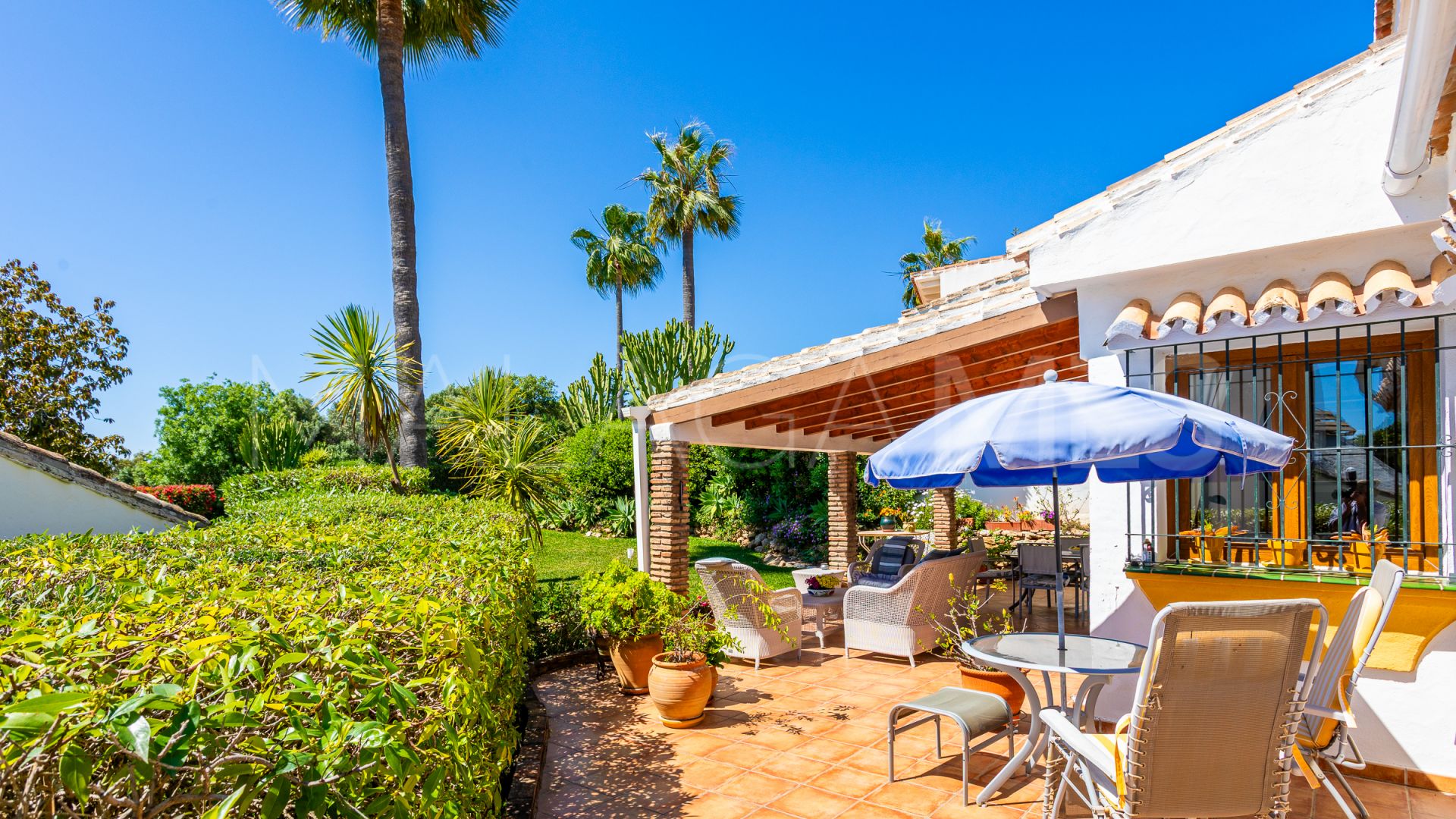 Villa for sale in Calahonda