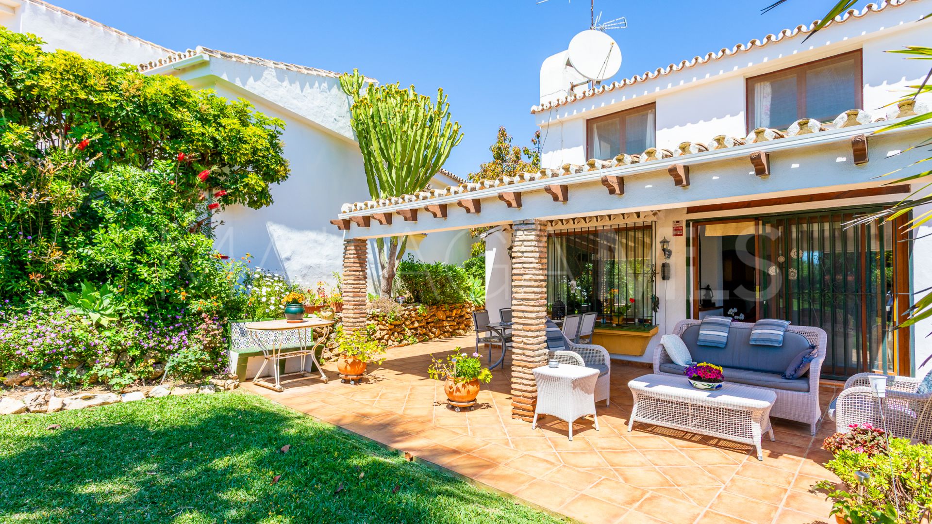 Villa for sale in Calahonda