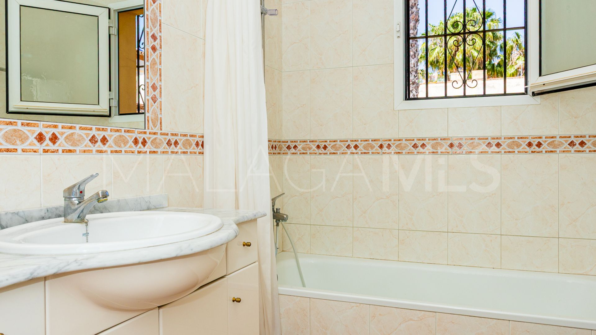 Villa for sale in Benalmadena Costa