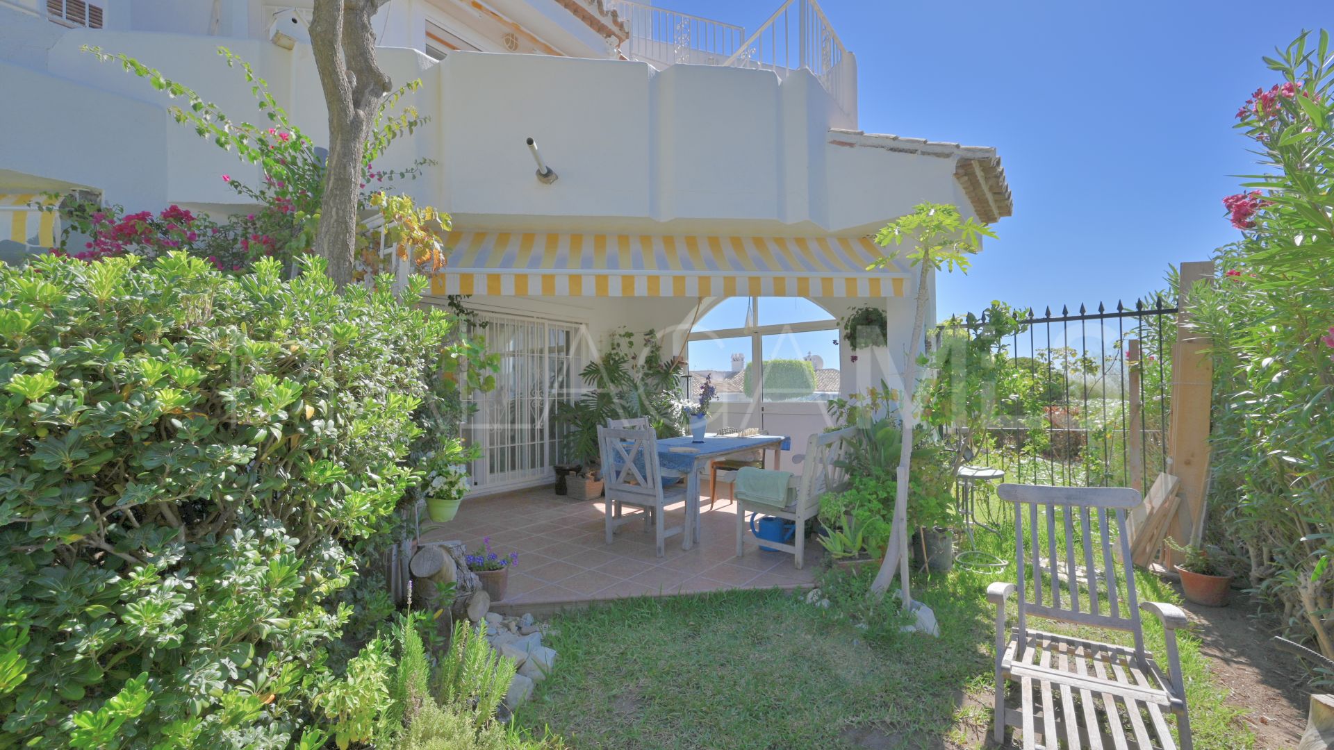 Maison de ville for sale in Calahonda