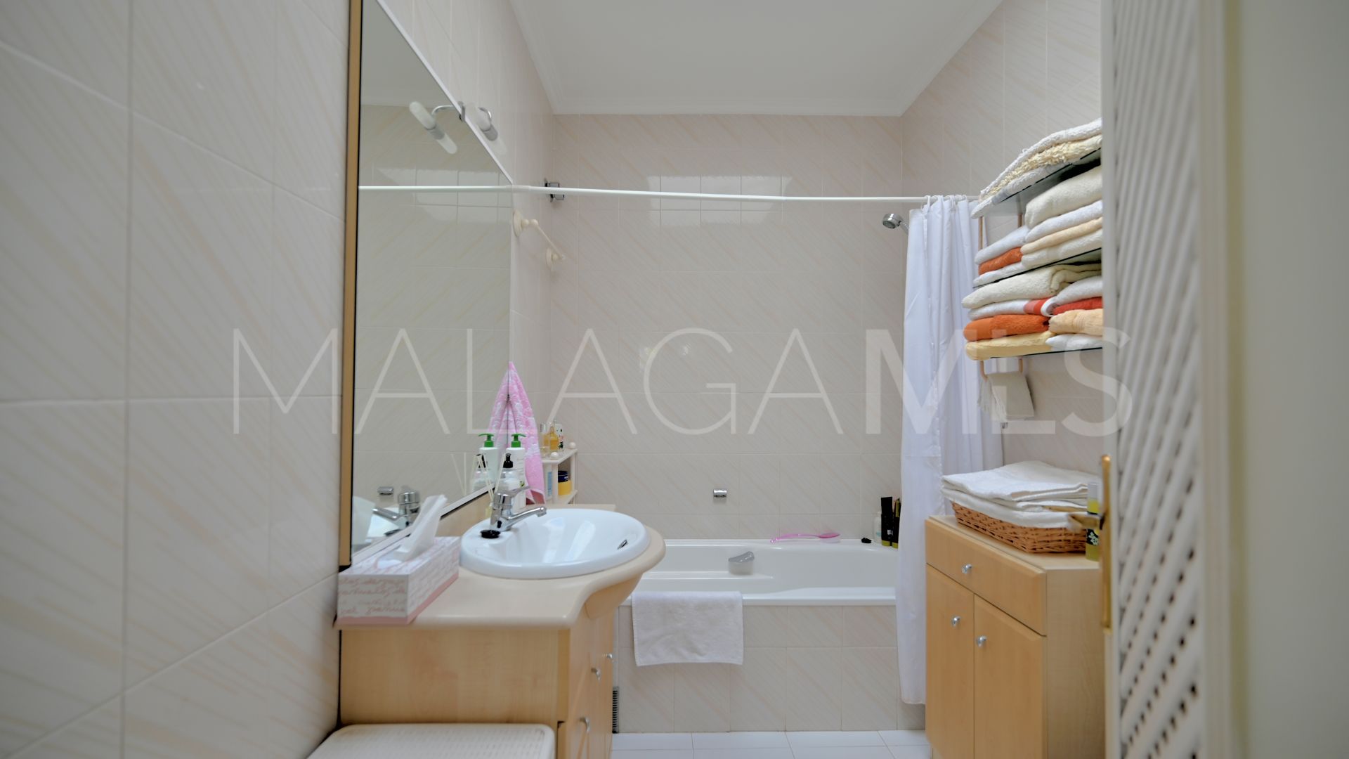 1 bedroom penthouse for sale in Calahonda