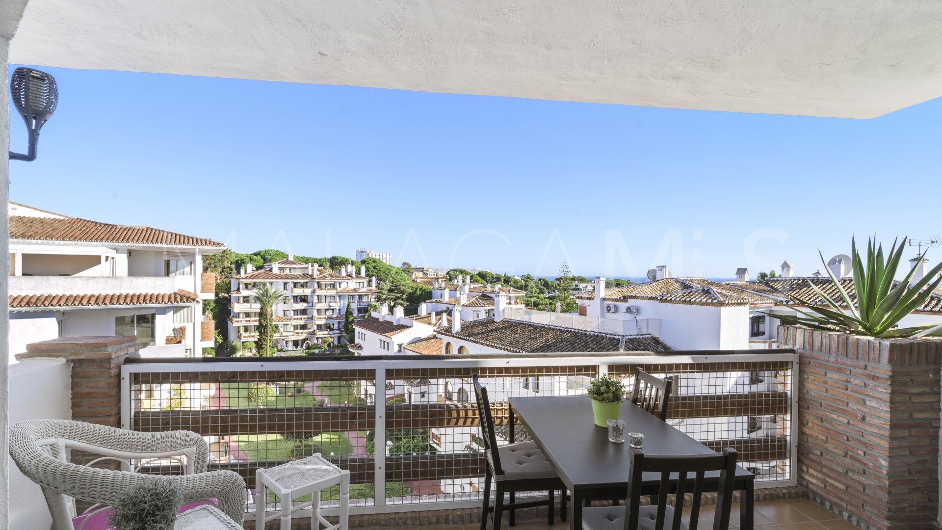 For sale 2 bedrooms penthouse in Calahonda