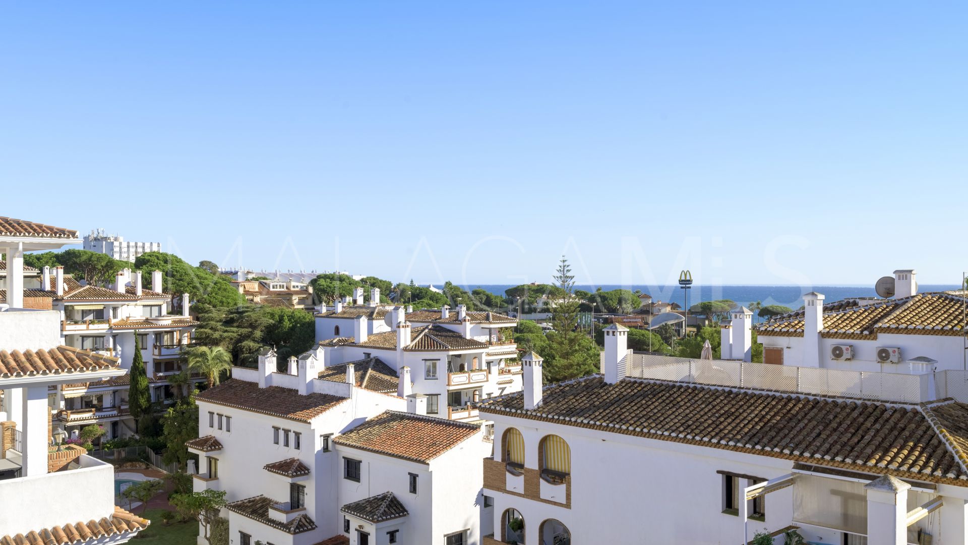 For sale 2 bedrooms penthouse in Calahonda