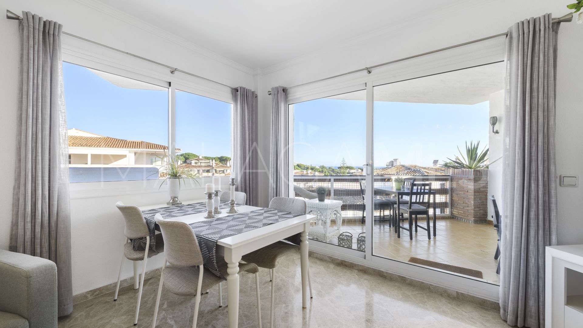 For sale 2 bedrooms penthouse in Calahonda