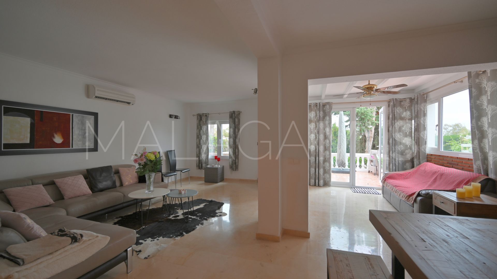 Villa for sale in Calahonda