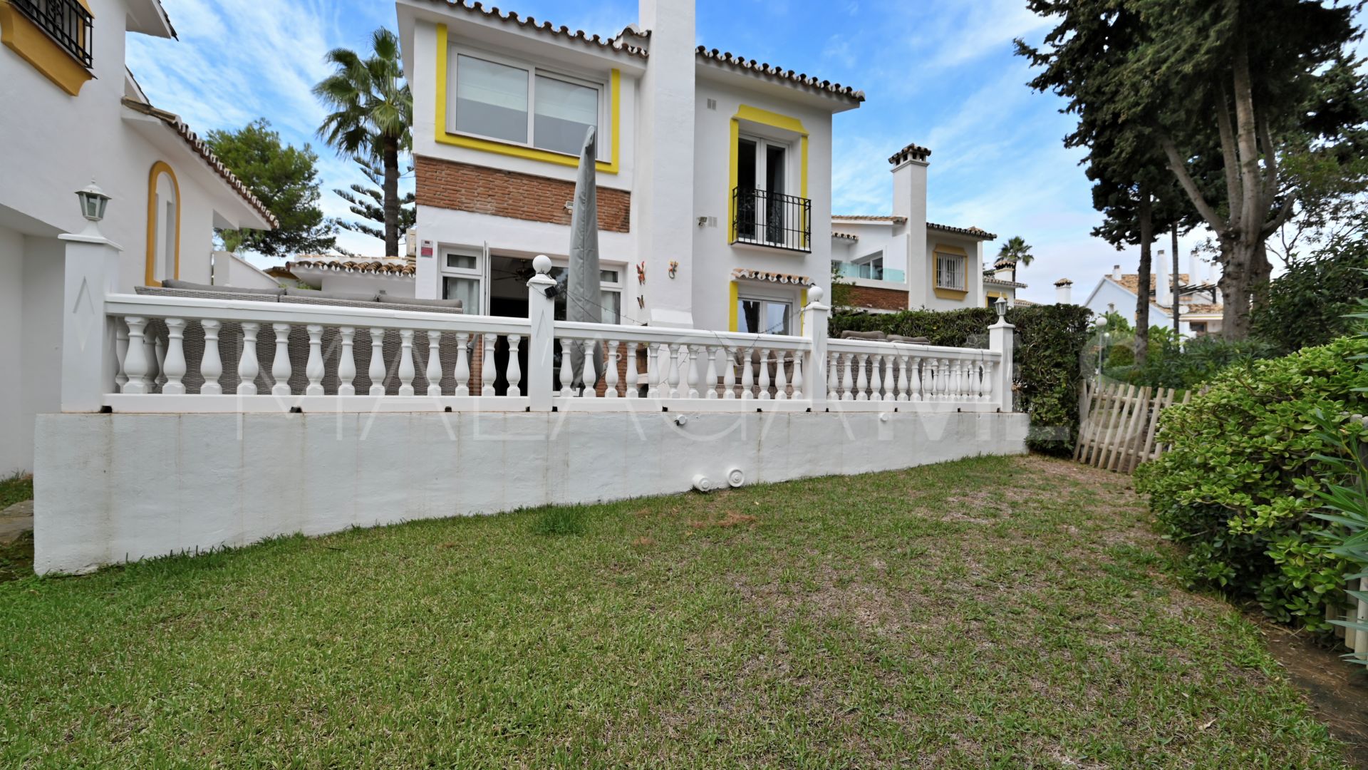 Villa for sale in Calahonda