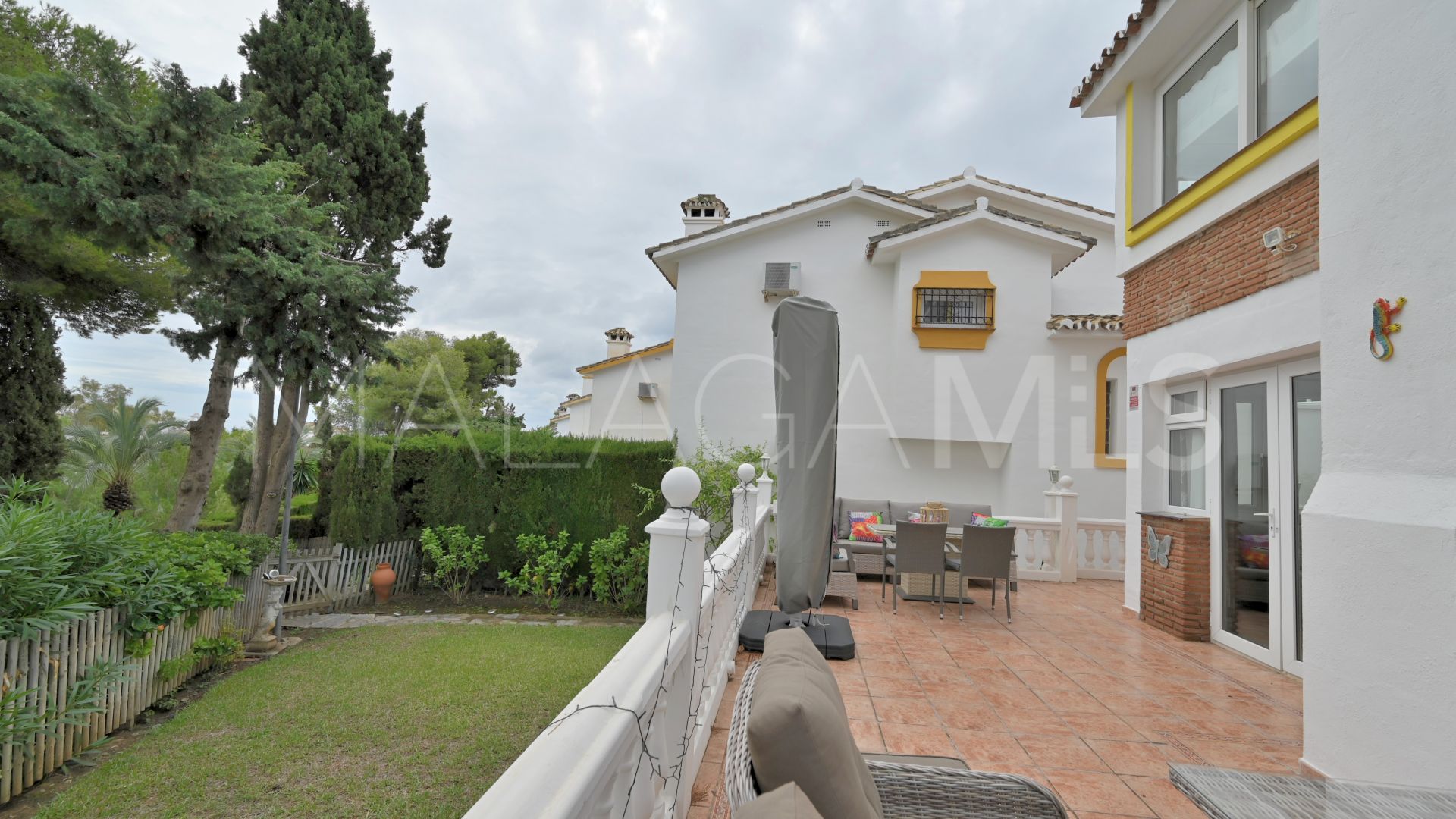 Villa for sale in Calahonda