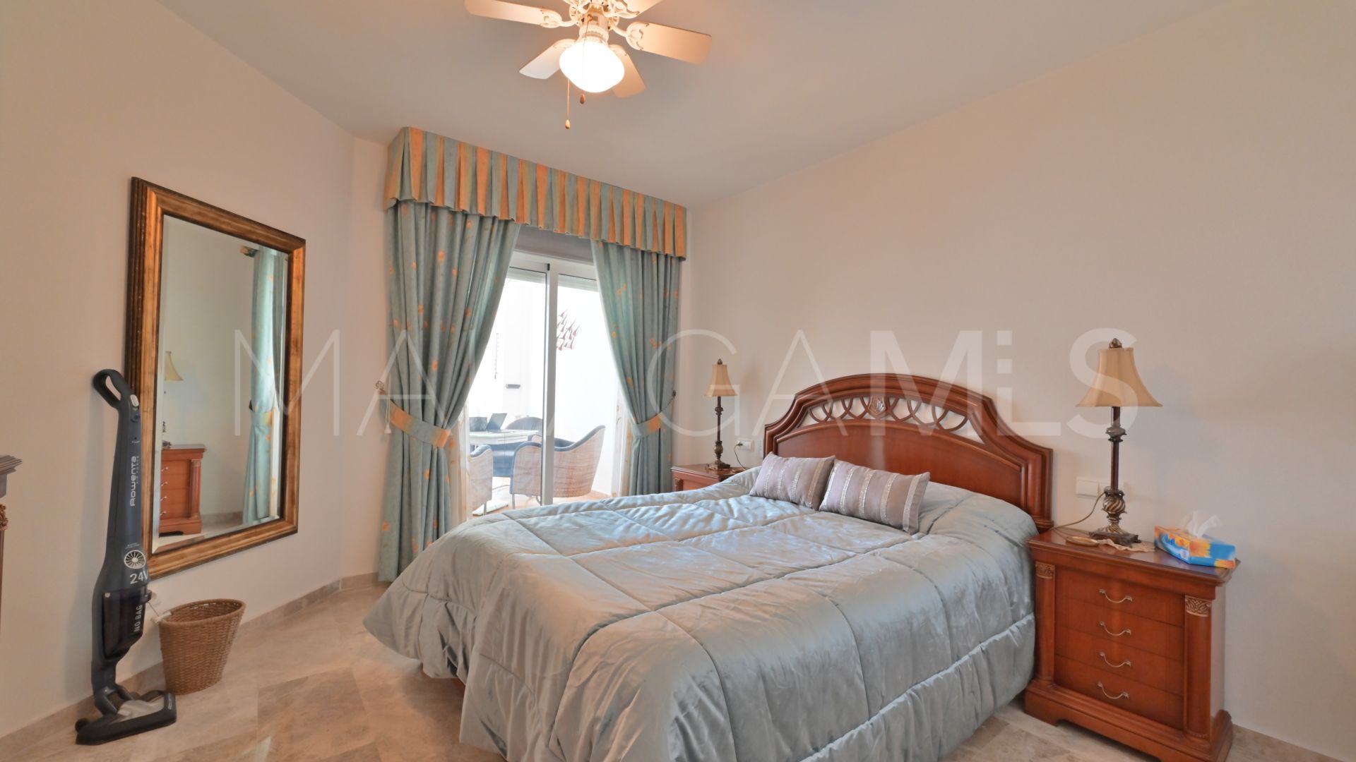 For sale ground floor apartment in Calahonda