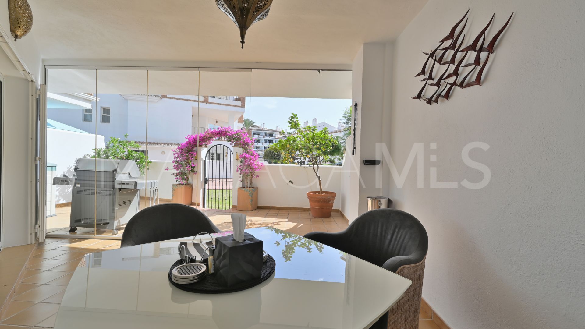 For sale ground floor apartment in Calahonda