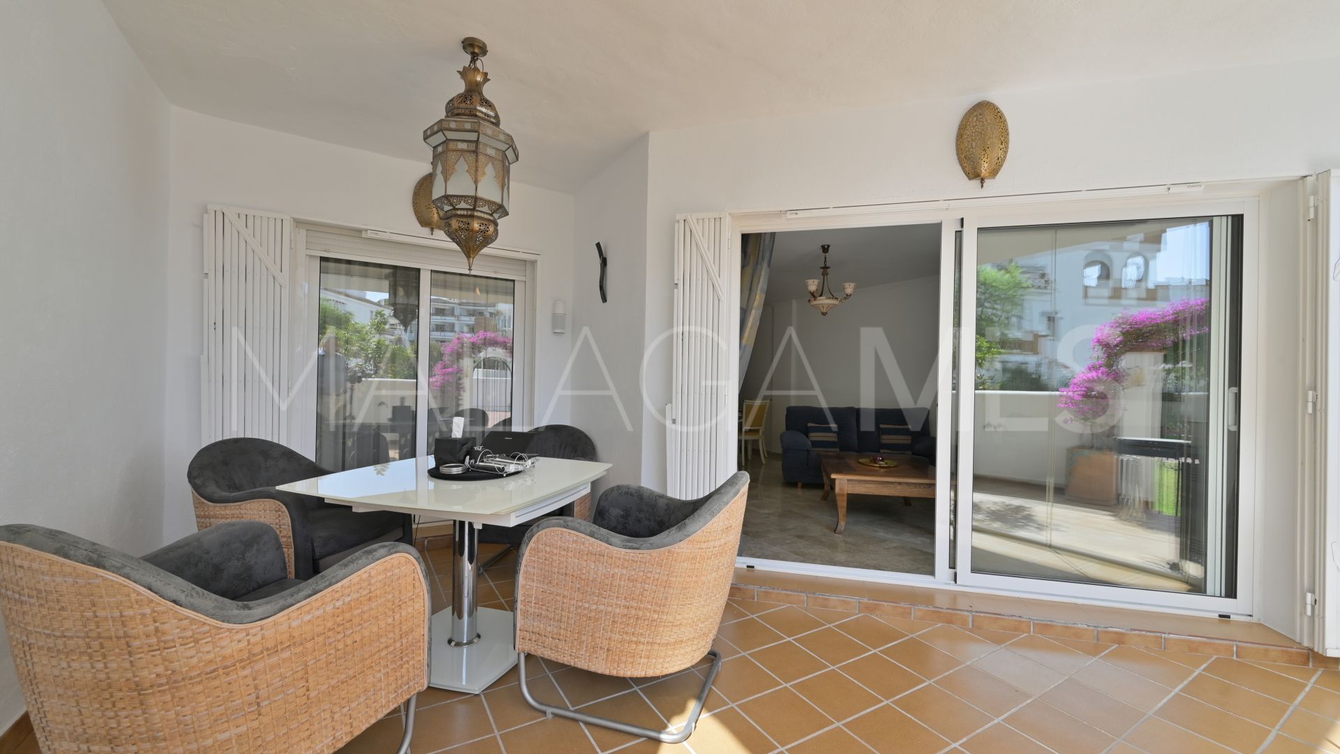 For sale ground floor apartment in Calahonda