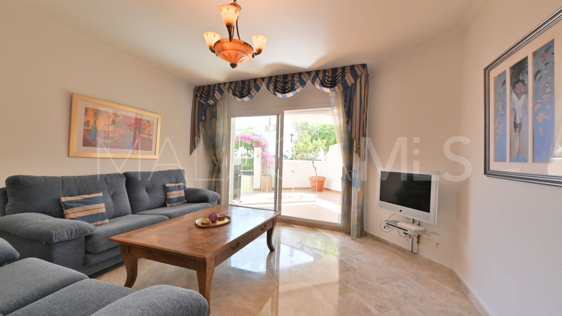 For sale ground floor apartment in Calahonda