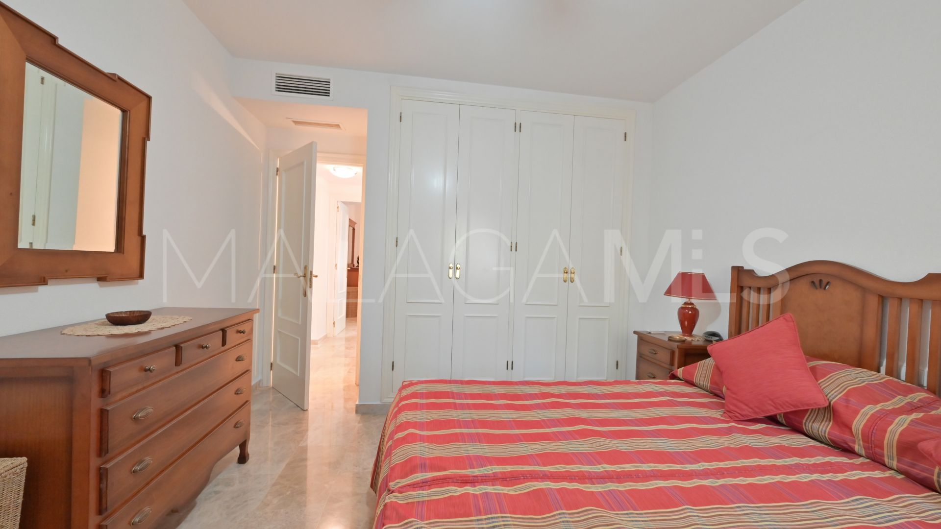 For sale ground floor apartment in Calahonda