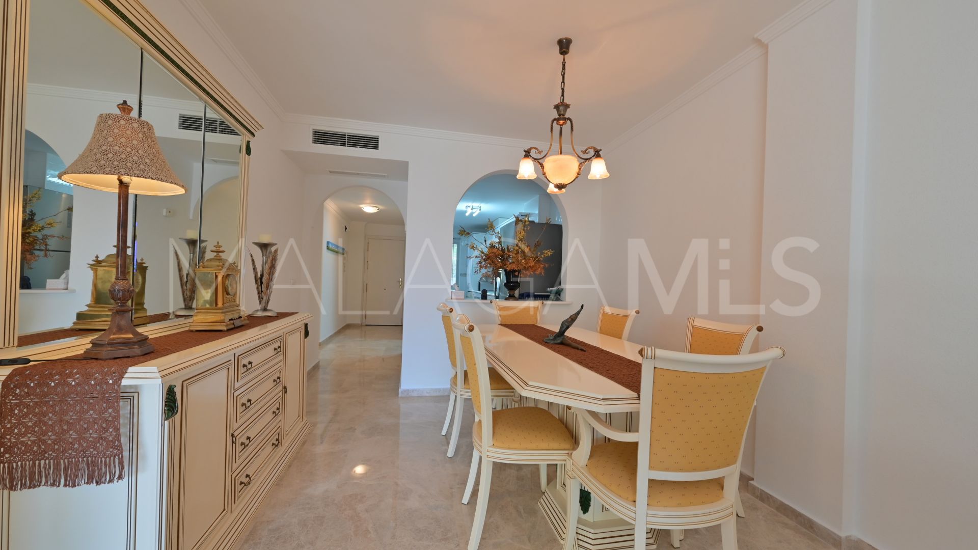 For sale ground floor apartment in Calahonda