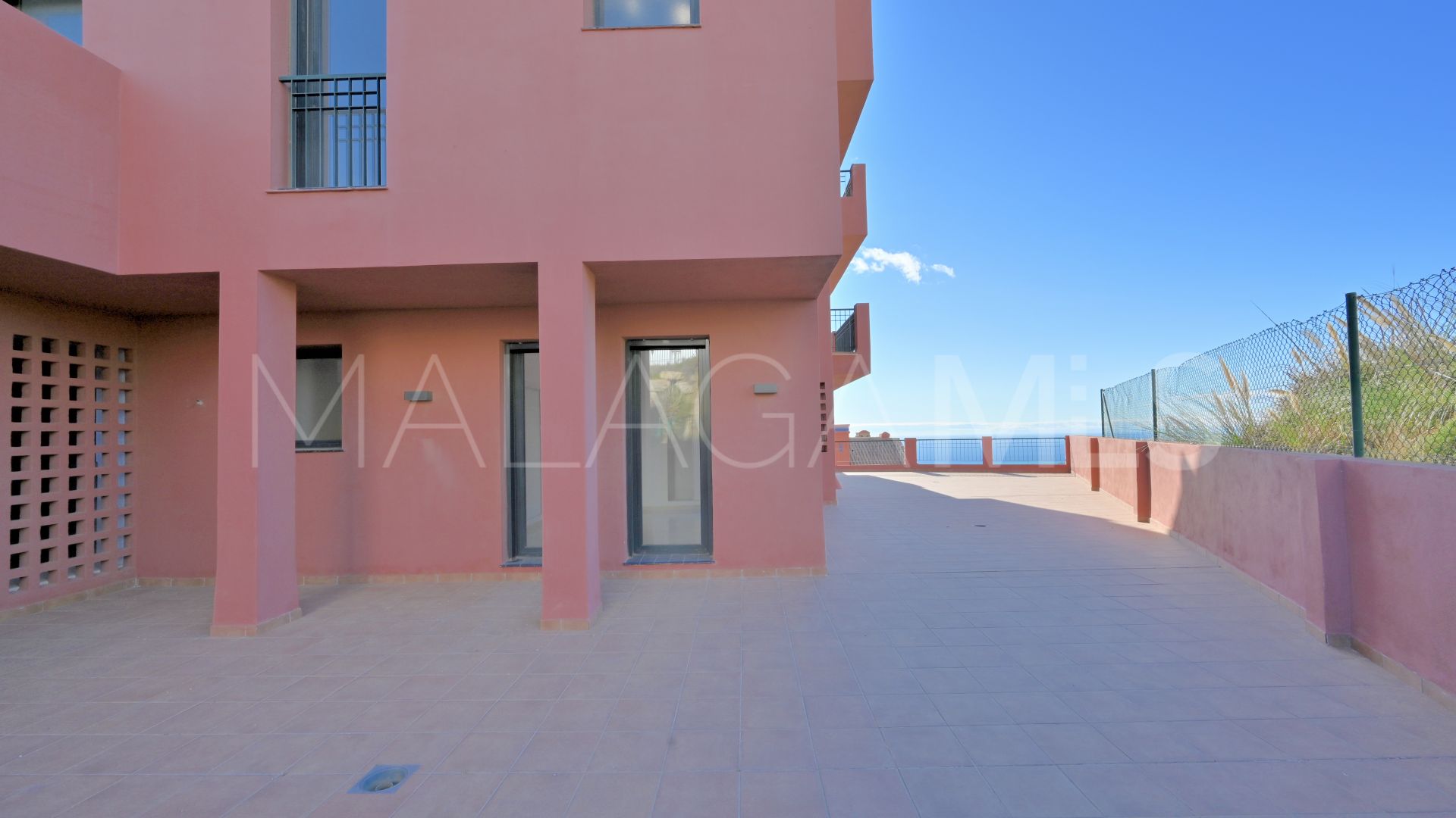 Ground floor apartment with 2 bedrooms for sale in Calahonda