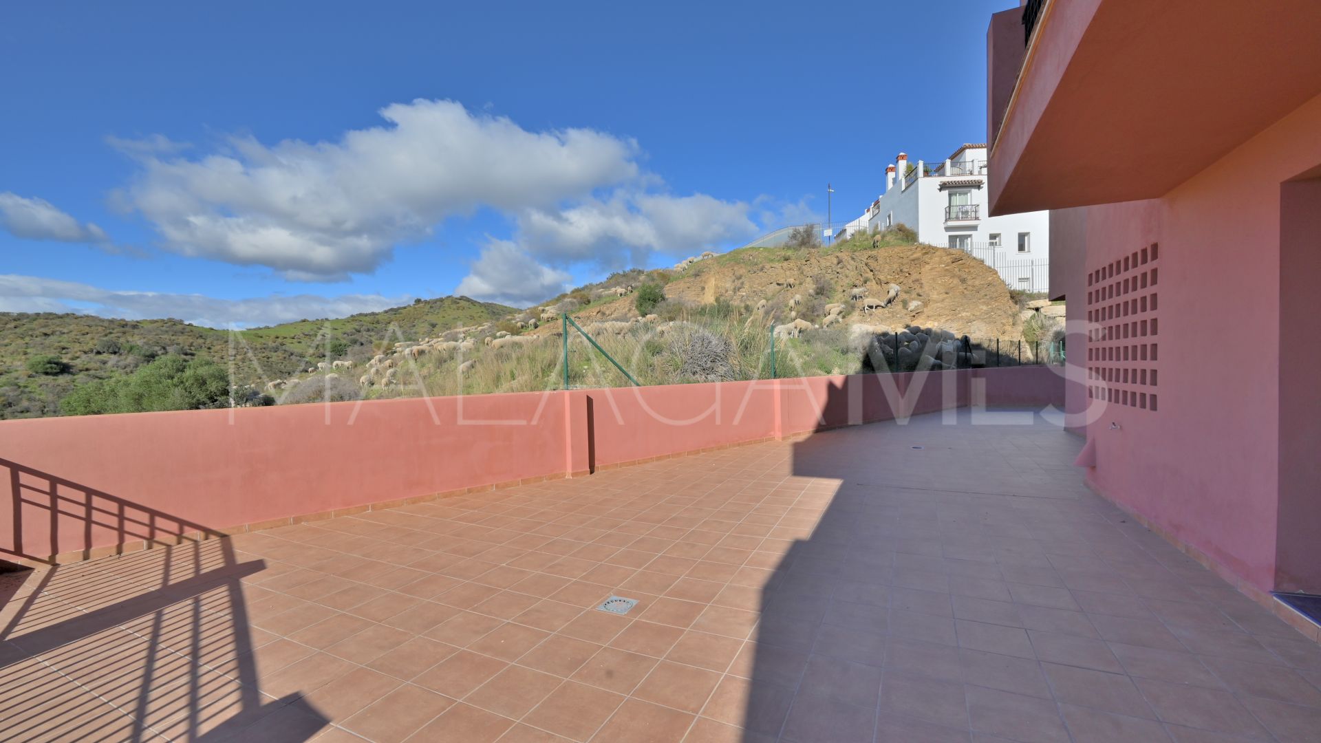 Ground floor apartment with 2 bedrooms for sale in Calahonda