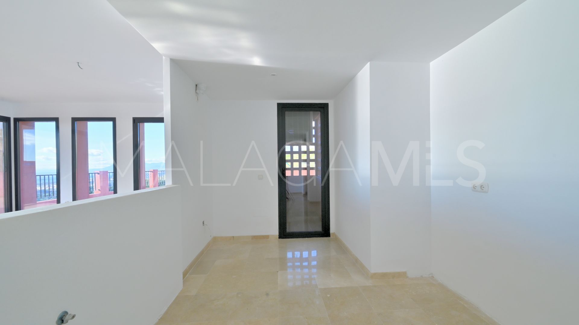 Ground floor apartment with 2 bedrooms for sale in Calahonda